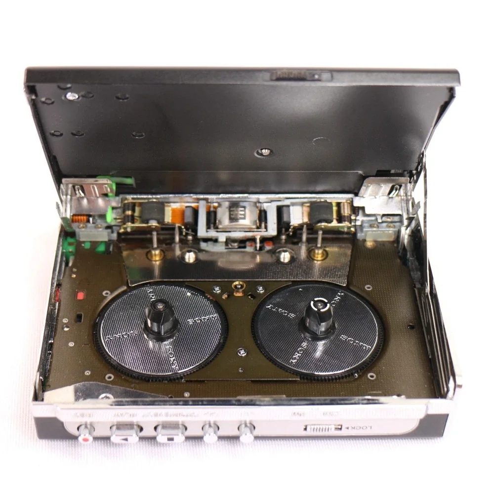 VTG Sony Walkman WM-F200II Cassette Player For Parts FM/AM Stereo Auto Reverse